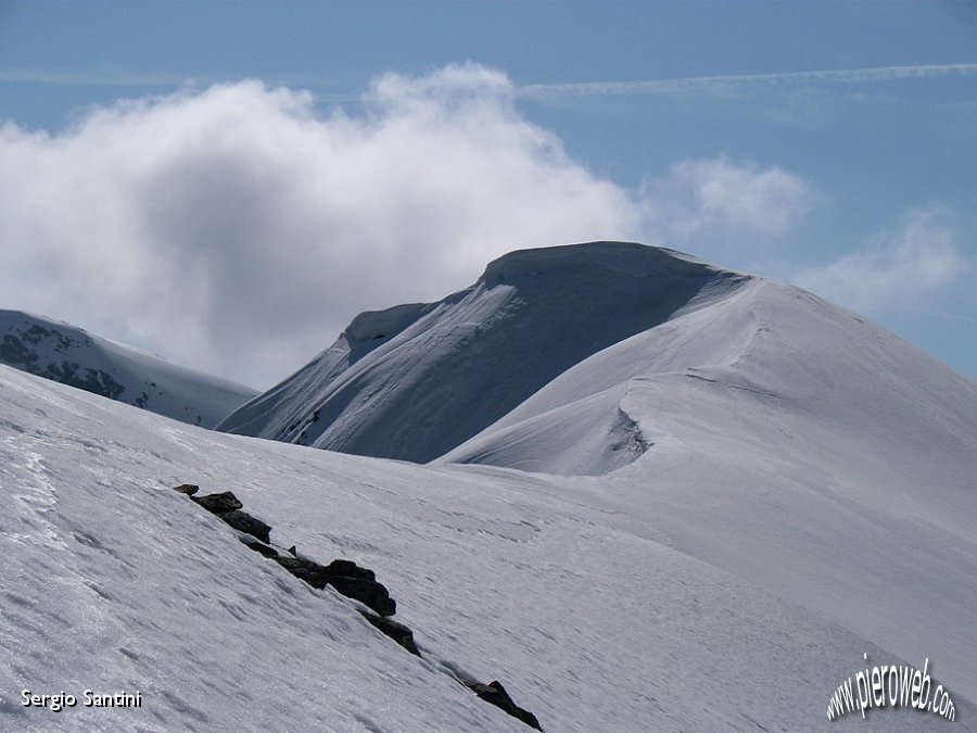 06 La vetta con la sua cornice.JPG